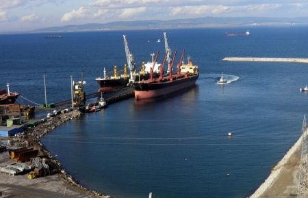 İçdaş Limanı'nda Ticari Gemi Hareketliliği