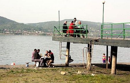 İskele altında piknik