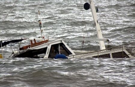 Kaçakları taşıyan tekne battı
