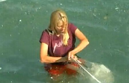  Alman turist temizledi. Utanmadan seyrettik Video