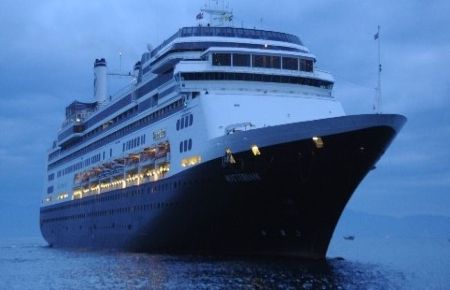 Kuşadası?na Yılın İlk Turist Gemisi Geldi 