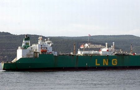 LNG tankeri Çanakkale Boğazı'ndan geçti