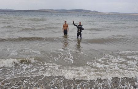 Lodosa Rağmen Cumhuriyet İçin Denize Girdi