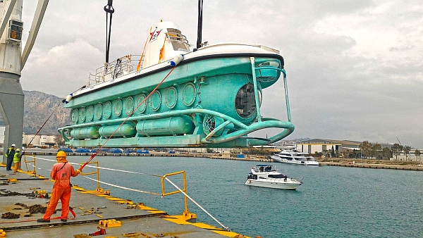 Turistik denizaltı "Nemo Primero" sezona hazır