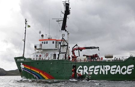 Rusya'dan Greenpeace üyelerine çıkış vizesi 