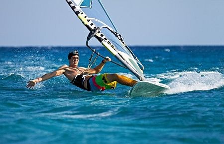 Sakin Kent'te rüzgar sörfü