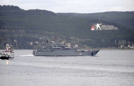 Savaş gemileri boğazdan geçti