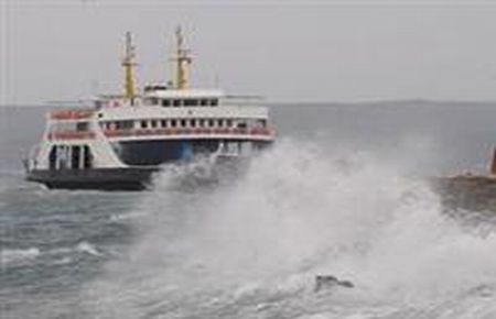 Şiddetli lodos vapur seferlerini aksattı