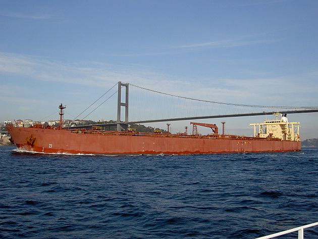 Boğazlarda bekleyen gemiler 500 milyon dolar bırakacak