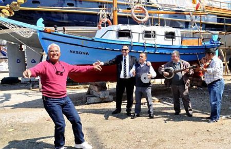 Son Süngerci Teknesi 'Aksona' Denizde