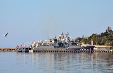 Tatbikata katılan gemiler, Ereğli'de demirledi