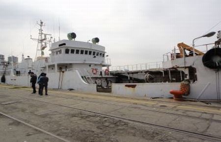 Tuzla'da Bir Gemide Binlerce Silah Ele Geçirildi