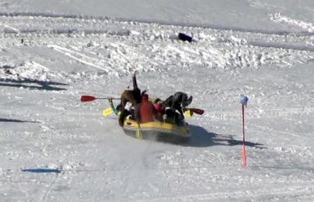 Valinin botu 2 kişiye çarptı!