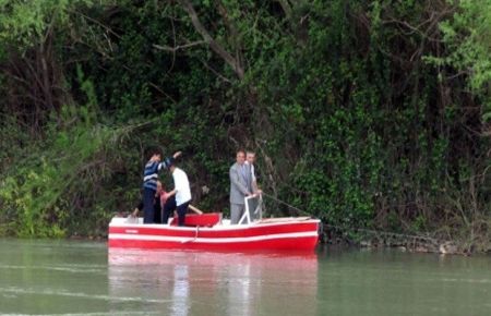 Yaptıkları Teknede Mahsur Kaldılar
