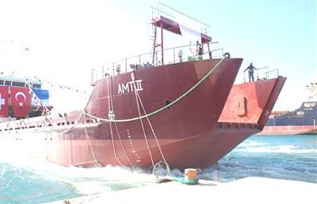 Yük Gemisi Törenle Denize İndirildi